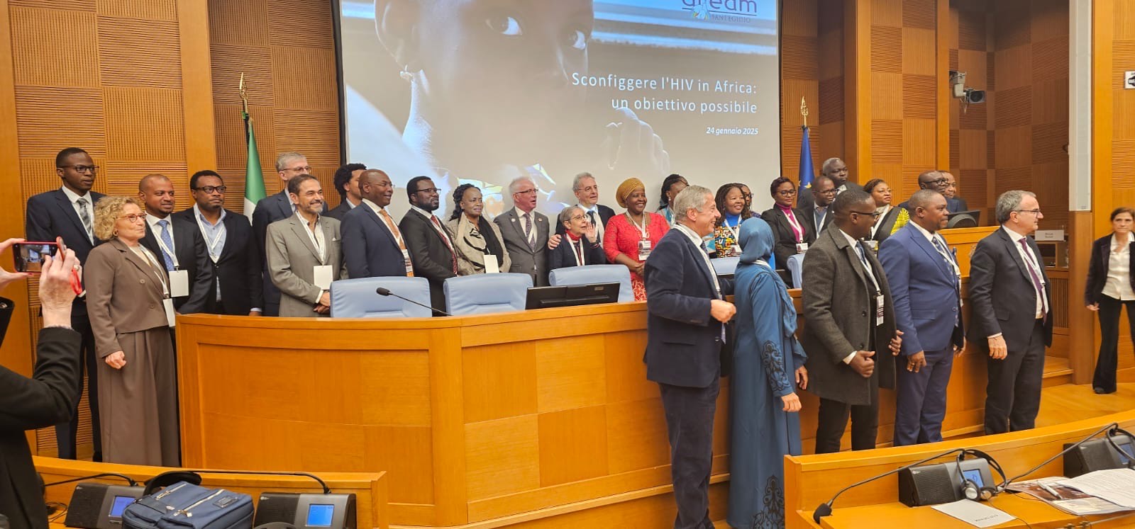 𝐊𝐞𝐧𝐲𝐚 𝐑𝐞𝐚𝐜𝐡𝐞𝐬 𝐇𝐢𝐬𝐭𝐨𝐫𝐢𝐜 𝐌𝐢𝐥𝐞𝐬𝐭𝐨𝐧𝐞 𝐢𝐧 𝐇𝐈𝐕 𝐓𝐫𝐞𝐚𝐭𝐦𝐞𝐧𝐭, 𝐇𝐢𝐠𝐡𝐥𝐢𝐠𝐡𝐭𝐬 𝐏𝐫𝐨𝐠𝐫𝐞𝐬𝐬 𝐚𝐭 𝐃𝐄𝐀𝐌 𝐂𝐨𝐧𝐟𝐞𝐫𝐞𝐧𝐜𝐞