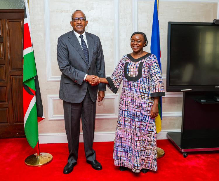 𝐍𝐚𝐢𝐫𝐨𝐛𝐢, 𝐊𝐞𝐧𝐲𝐚 - 𝟐𝟖𝐭𝐡 𝐌𝐚𝐫𝐜𝐡 𝟐𝟎𝟐𝟓 Cabinet Secretary Hon. Aden Duale today visited the Ministry of Health headquarters for a familiarization tour, where he held a brief meeting with outgoing CS Dr. Deborah Barasa. The visit follows the recent Cabinet reshuffle announced by H.E. President Dr. William Ruto on 26th March 2025, which saw Hon. Duale appointed to lead the health docket, while Dr. Barasa transitions to the Ministry of Environment, Climate Change, and Forestry.  Hon. Duale re
